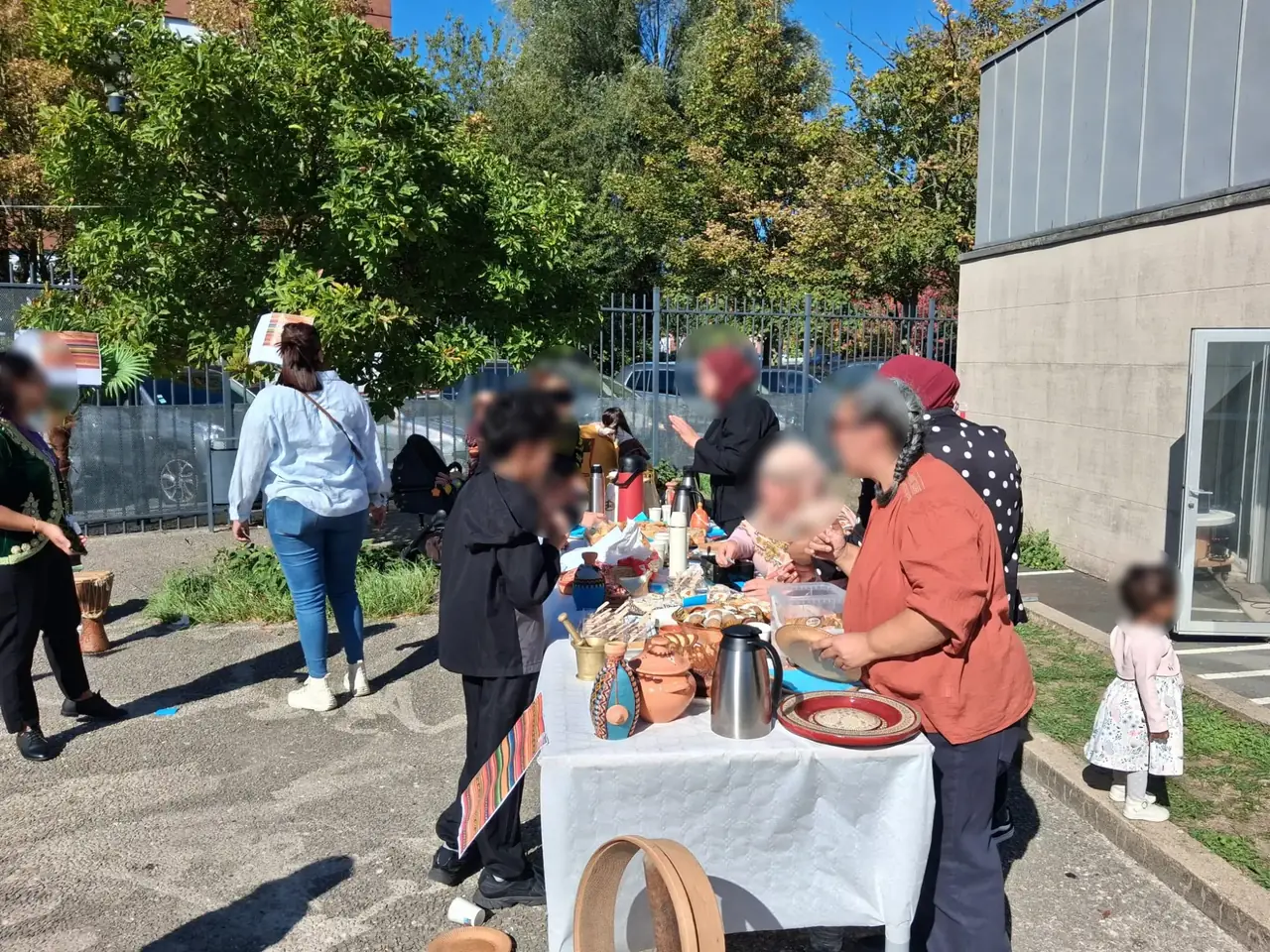 Stand de gâteaux et de thé, en plein air