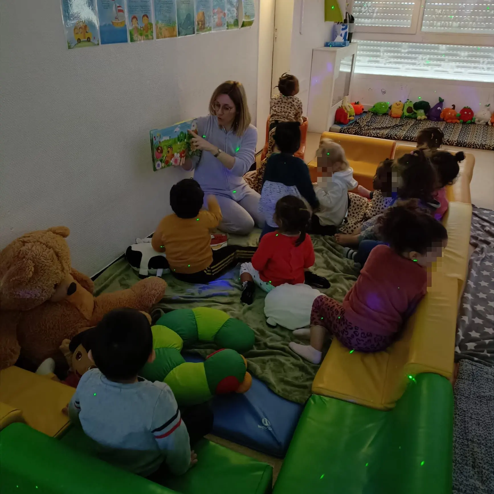Enfants lors d’une journée cocooning en pyjama